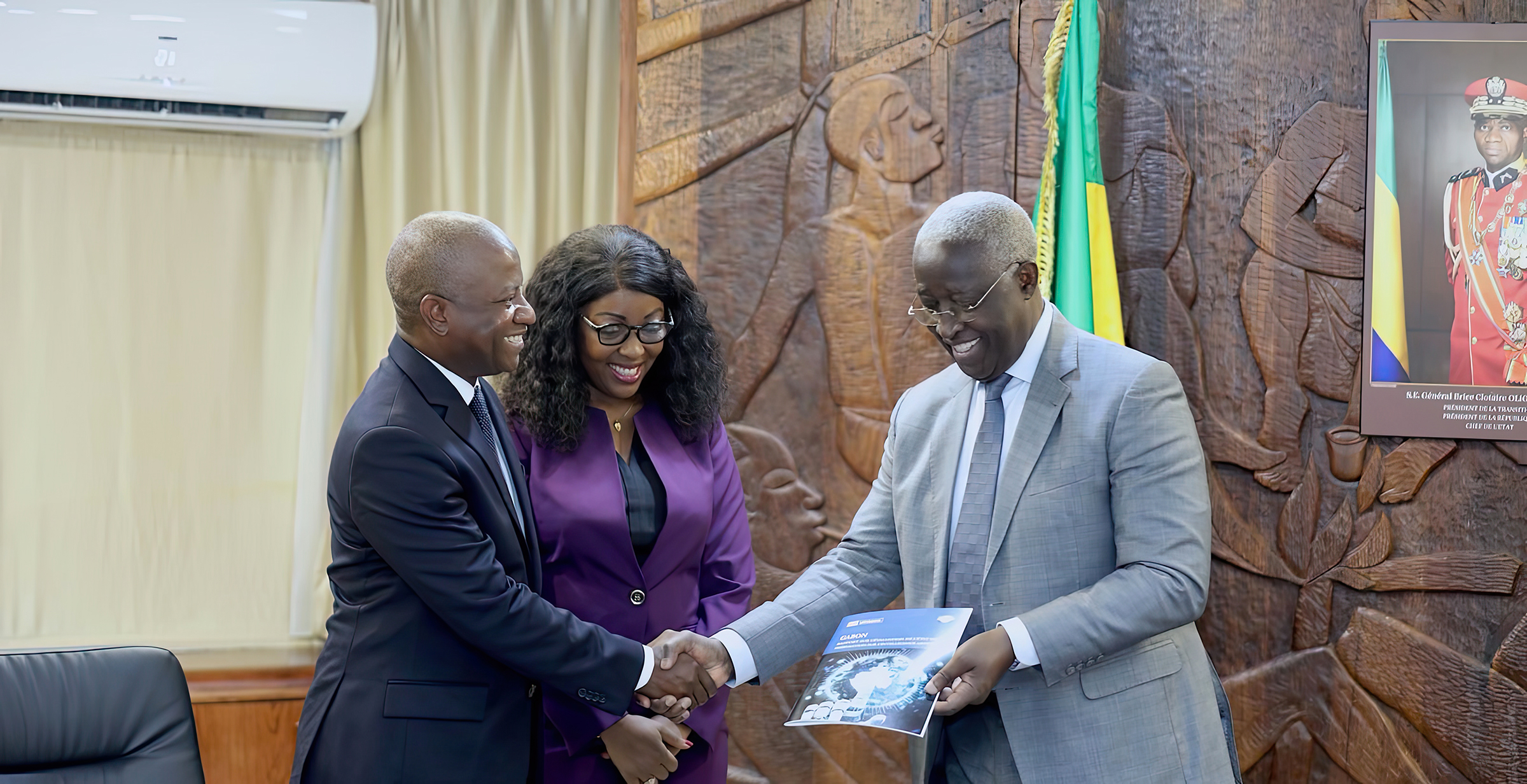 LE DOCUMENT NORMATIF DANS LES MAINS DU PREMIER MINISTRE